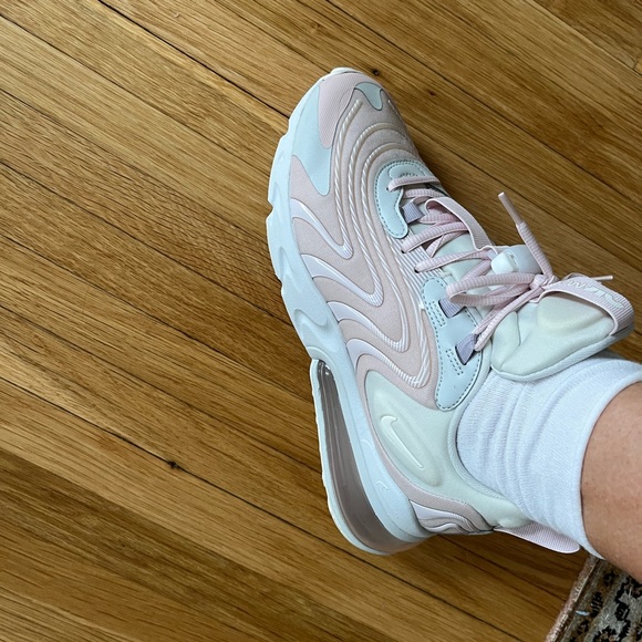Nike Air Max 270 React . Pink White Grey Women’s Shoes - Picture 6 of 8